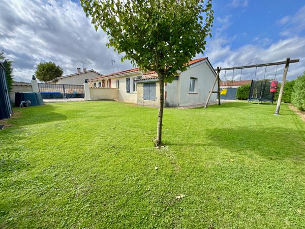 Maison de plain pied avec piscine  Saint-Sylvestre-sur-Lot (47140)