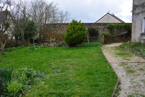 VENTE sur Meslay-du-Maine maison de ville avec jardin + cour