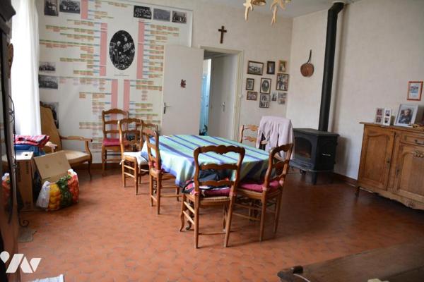 VENTE sur Meslay-du-Maine maison de ville avec jardin + cour