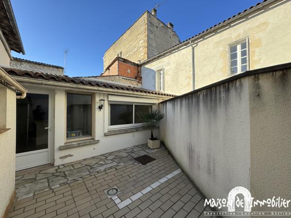 Location Maison de ville meublée - 2 pièces - 36m² - Cour et garage - COGNAC