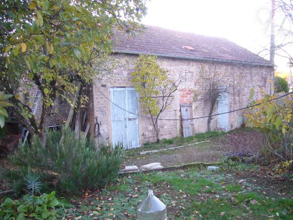 GRANGE-ATELIER SUR 500  M² PROCHE CENTRE VILLE LAPALISSE