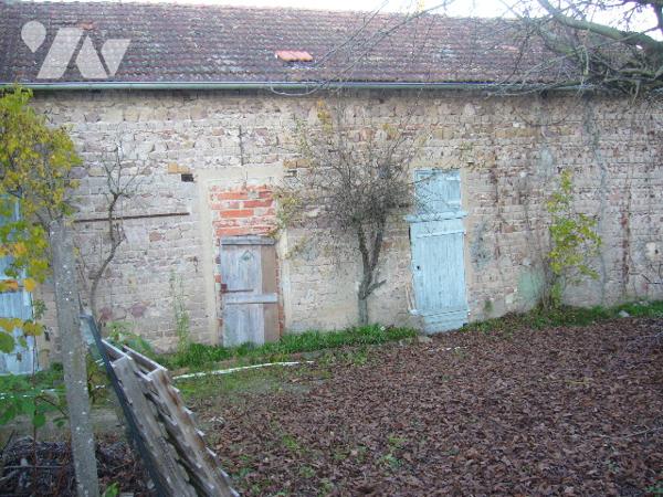 GRANGE-ATELIER SUR 500  M² PROCHE CENTRE VILLE LAPALISSE