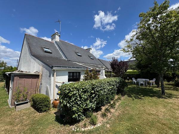 A vendre centre d'AMBON, maison individuelle avec garage et terrain clos de 602 m²