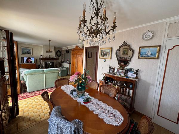 A vendre centre d'AMBON, maison individuelle avec garage et terrain clos de 602 m²