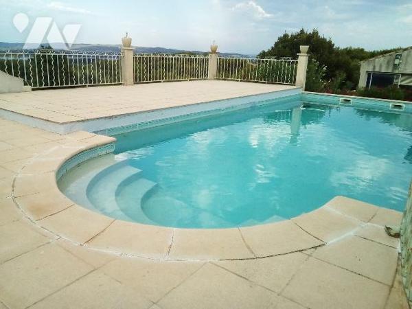 Beaucaire maison d'environ 265 m² sur un terrain clos et arboré de 8300 m².