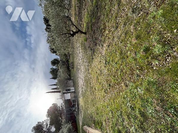 Beaucaire maison d'environ 265 m² sur un terrain clos et arboré de 8300 m².