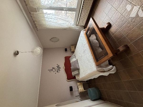 Beaucaire maison d'environ 265 m² sur un terrain clos et arboré de 8300 m².