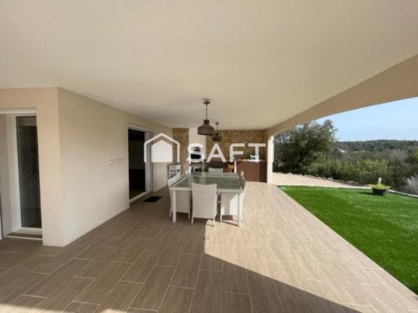 Villa d'architecte de 205 m² avec une vue exceptionelle, une piscine et un garage de 50 m²