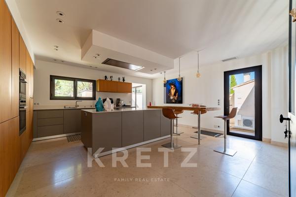 Aux portes de Saint-Rémy-de-Provence, propriété d’exception de 320 m² dans un écrin paysager de plus