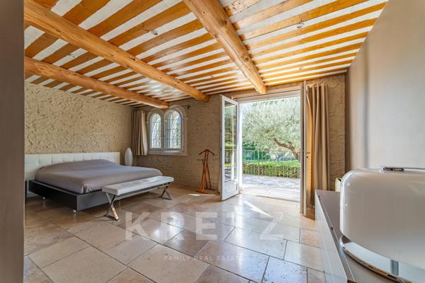 Aux portes de Saint-Rémy-de-Provence, propriété d’exception de 320 m² dans un écrin paysager de plus