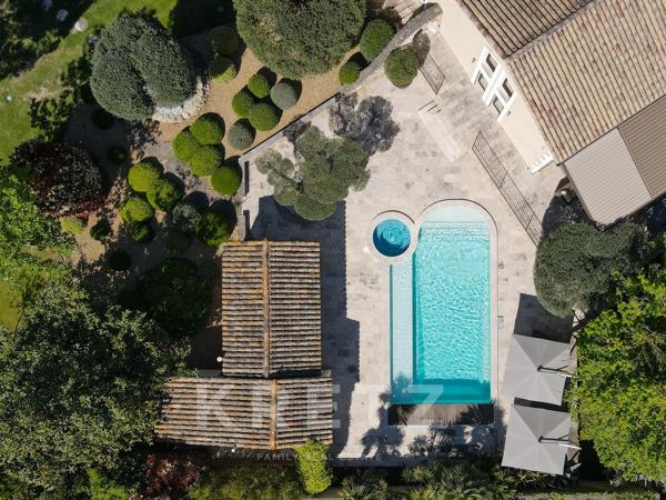 Aux portes de Saint-Rémy-de-Provence, propriété d’exception de 320 m² dans un écrin paysager de plus