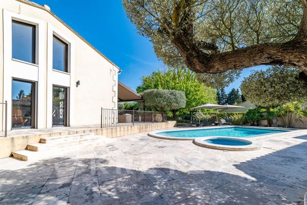 Aux portes de Saint-Rémy-de-Provence, propriété d’exception de 320 m² dans un écrin paysager de plus