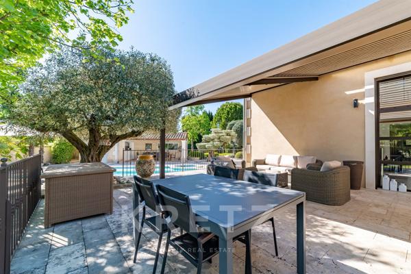 Aux portes de Saint-Rémy-de-Provence, propriété d’exception de 320 m² dans un écrin paysager de plus