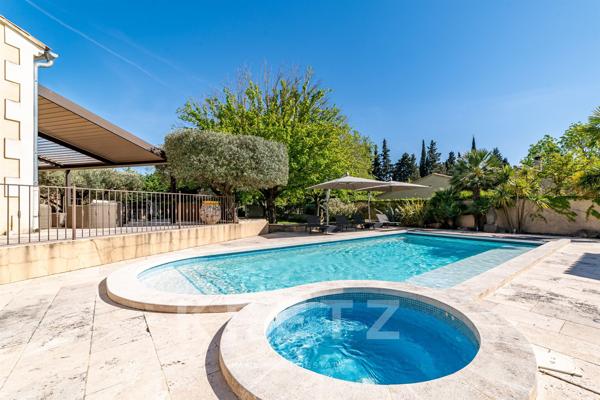 Aux portes de Saint-Rémy-de-Provence, propriété d’exception de 320 m² dans un écrin paysager de plus