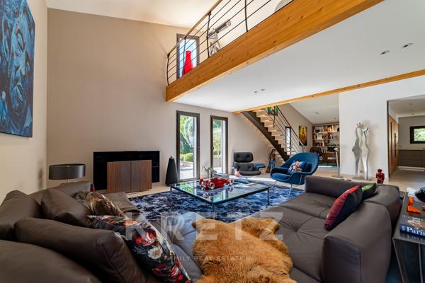 Aux portes de Saint-Rémy-de-Provence, propriété d’exception de 320 m² dans un écrin paysager de plus