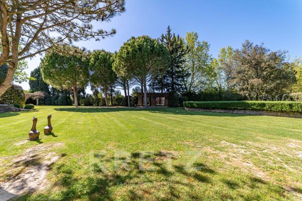 Aux portes de Saint-Rémy-de-Provence, propriété d’exception de 320 m² dans un écrin paysager de plus