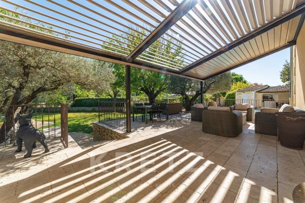 Aux portes de Saint-Rémy-de-Provence, propriété d’exception de 320 m² dans un écrin paysager de plus