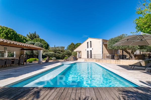 Aux portes de Saint-Rémy-de-Provence, propriété d’exception de 320 m² dans un écrin paysager de plus