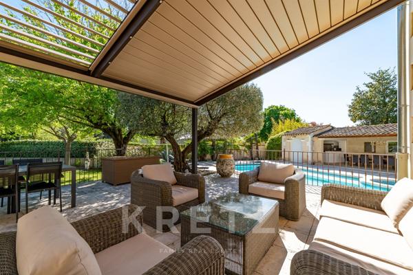 Aux portes de Saint-Rémy-de-Provence, propriété d’exception de 320 m² dans un écrin paysager de plus