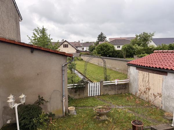 EMPLACEMENT IDEAL pour cette Grande maison située au centre