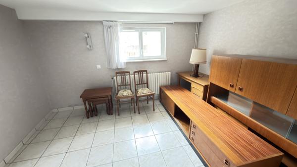 EMPLACEMENT IDEAL pour cette Grande maison située au centre