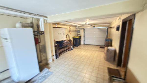 EMPLACEMENT IDEAL pour cette Grande maison située au centre