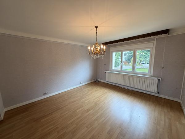 EMPLACEMENT IDEAL pour cette Grande maison située au centre