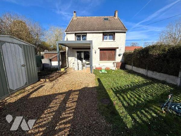 Venez découvrir cette maison rénovée de type F3 sur les hauteurs de Souppes-sur-Loing dans le h...