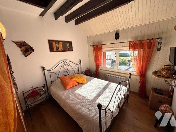 Venez découvrir cette maison rénovée de type F3 sur les hauteurs de Souppes-sur-Loing dans le h...