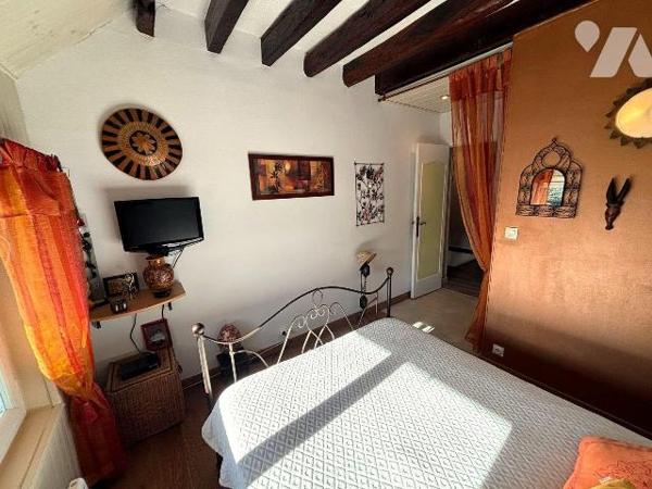 Venez découvrir cette maison rénovée de type F3 sur les hauteurs de Souppes-sur-Loing dans le h...