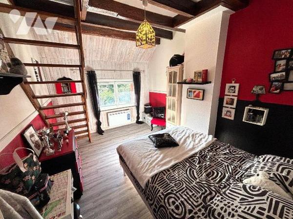 Venez découvrir cette maison rénovée de type F3 sur les hauteurs de Souppes-sur-Loing dans le h...