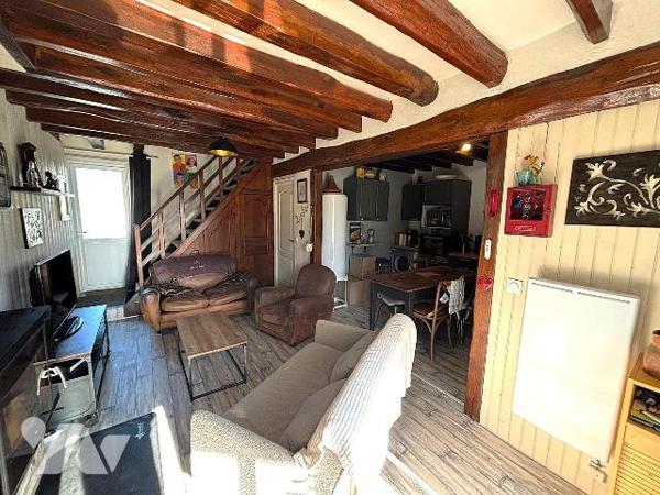 Venez découvrir cette maison rénovée de type F3 sur les hauteurs de Souppes-sur-Loing dans le h...