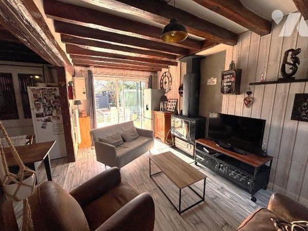 Venez découvrir cette maison rénovée de type F3 sur les hauteurs de Souppes-sur-Loing dans le h...