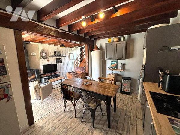 Venez découvrir cette maison rénovée de type F3 sur les hauteurs de Souppes-sur-Loing dans le h...