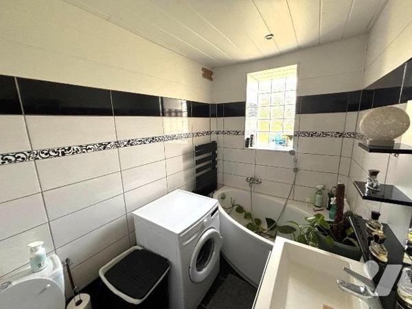 Venez découvrir cette maison rénovée de type F3 sur les hauteurs de Souppes-sur-Loing dans le h...