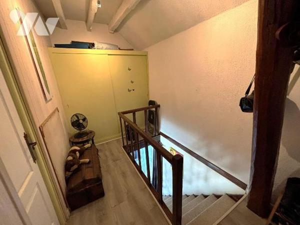 Venez découvrir cette maison rénovée de type F3 sur les hauteurs de Souppes-sur-Loing dans le h...