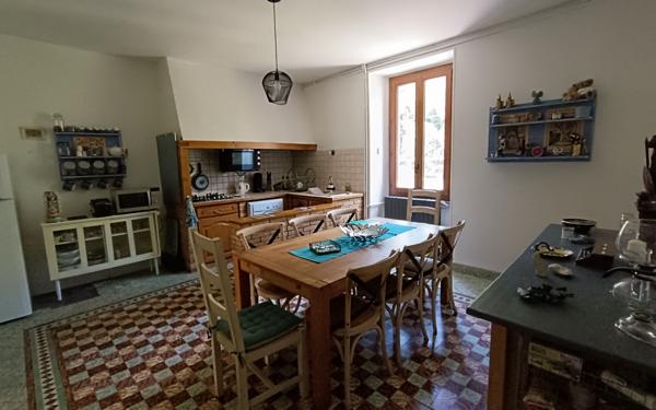 Immeuble à vendre    10 pièces • 346 m2 Robiac-Rochessadoule