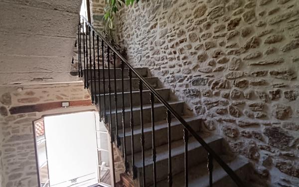 Immeuble à vendre    10 pièces • 346 m2 Robiac-Rochessadoule