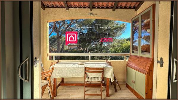 Appartement Saint Raphael 1 pièce(s) 21.66 m2 + Terrasse + Parking privé