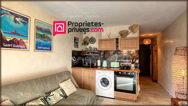 Appartement Saint Raphael 1 pièce(s) 21.66 m2 + Terrasse + Parking privé