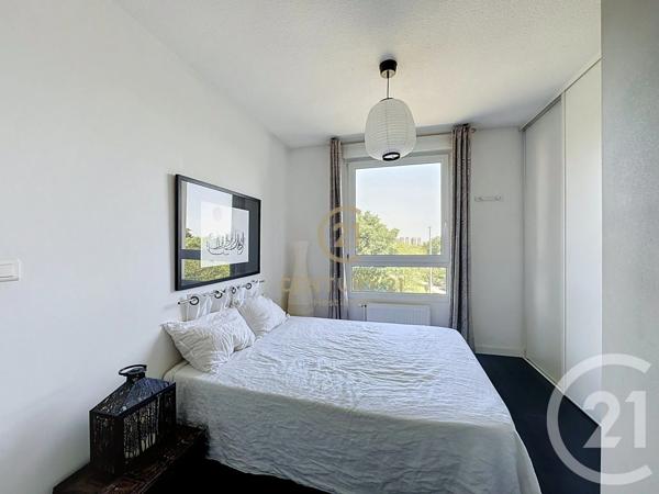 Appartement F3 à vendre  3 pièces - 63 m 2   BRON  - 69