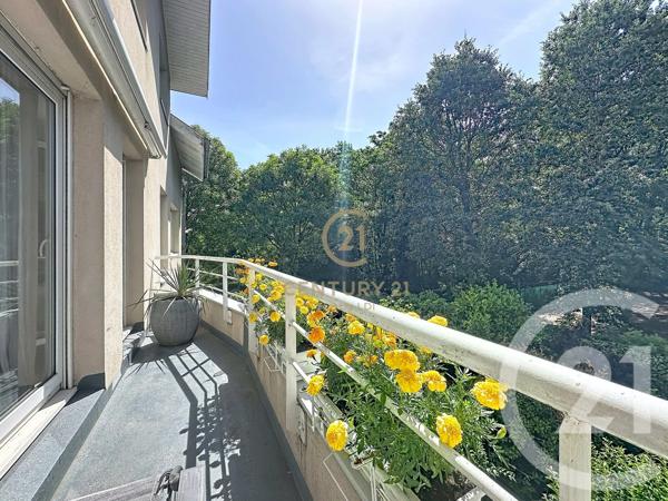 Appartement F3 à vendre  3 pièces - 63 m 2   BRON  - 69