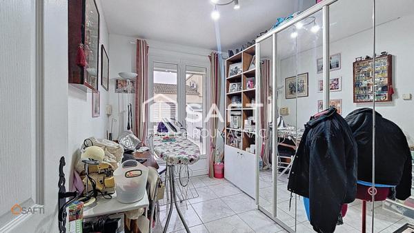 Maison de 118 m² avec piscine quatre faces et quatre chambres sur une parcelle de 556 m²