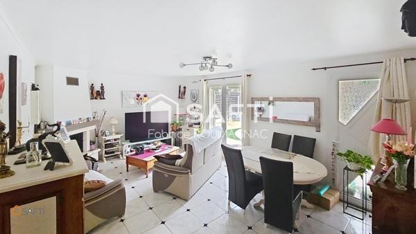 Maison de 118 m² avec piscine quatre faces et quatre chambres sur une parcelle de 556 m²