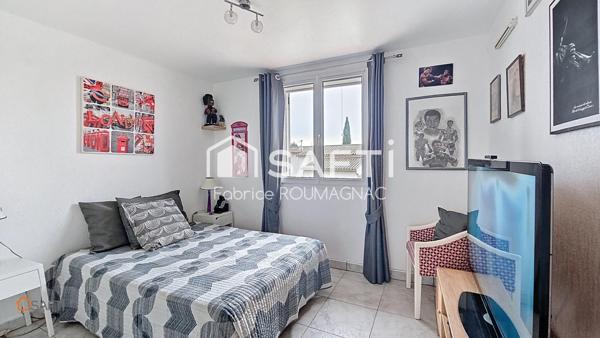 Maison de 118 m² avec piscine quatre faces et quatre chambres sur une parcelle de 556 m²