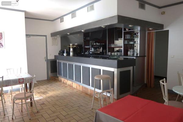 Local mixte (Pro/Hab) à vendre à Lencloître dans la Vienne (86140), ref : 86024-IMMR2409   
Centre bourg