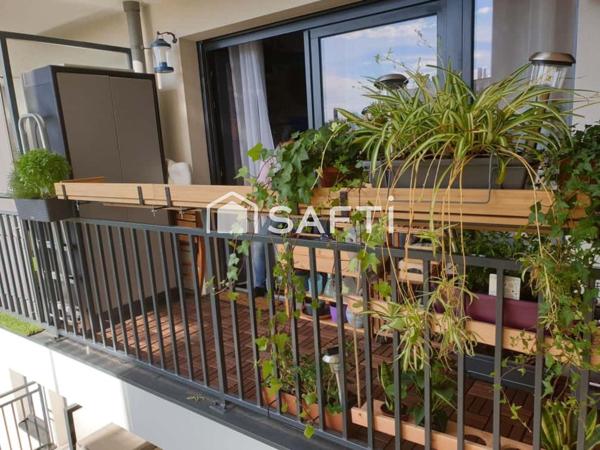 Au pied du Métro ligne 7 Paul Vaillant Couturier, Résidence récente au calme