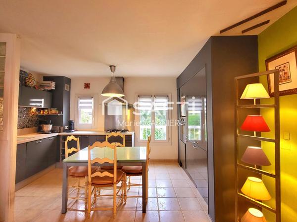 Bel appartement T4 de 66m2 carrez rénové avec parking privatif et cave- centre ville COGOLIN commerces école et collège à pied !