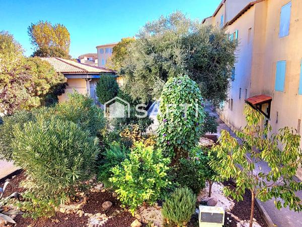 Bel appartement T4 de 66m2 carrez rénové avec parking privatif et cave- centre ville COGOLIN commerces école et collège à pied !