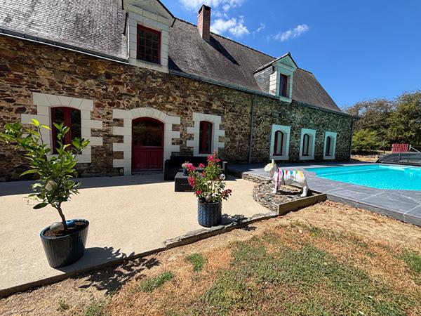 SEGRE EN ANJOU BLEU MAISON DE 294 M² , Segre SEGRE EN ANJOU BLEU MAISON DE 294 M² , Segre